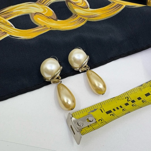 Vintage 90s Gold and Pearl drop earrings- pierced - Picture 3 of 5